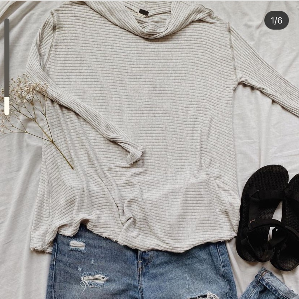 🌸we the free lovers ribbed split back pullover top